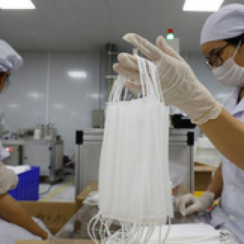Vietnam becomes the world's 'mask factory' thanks to Covid-19